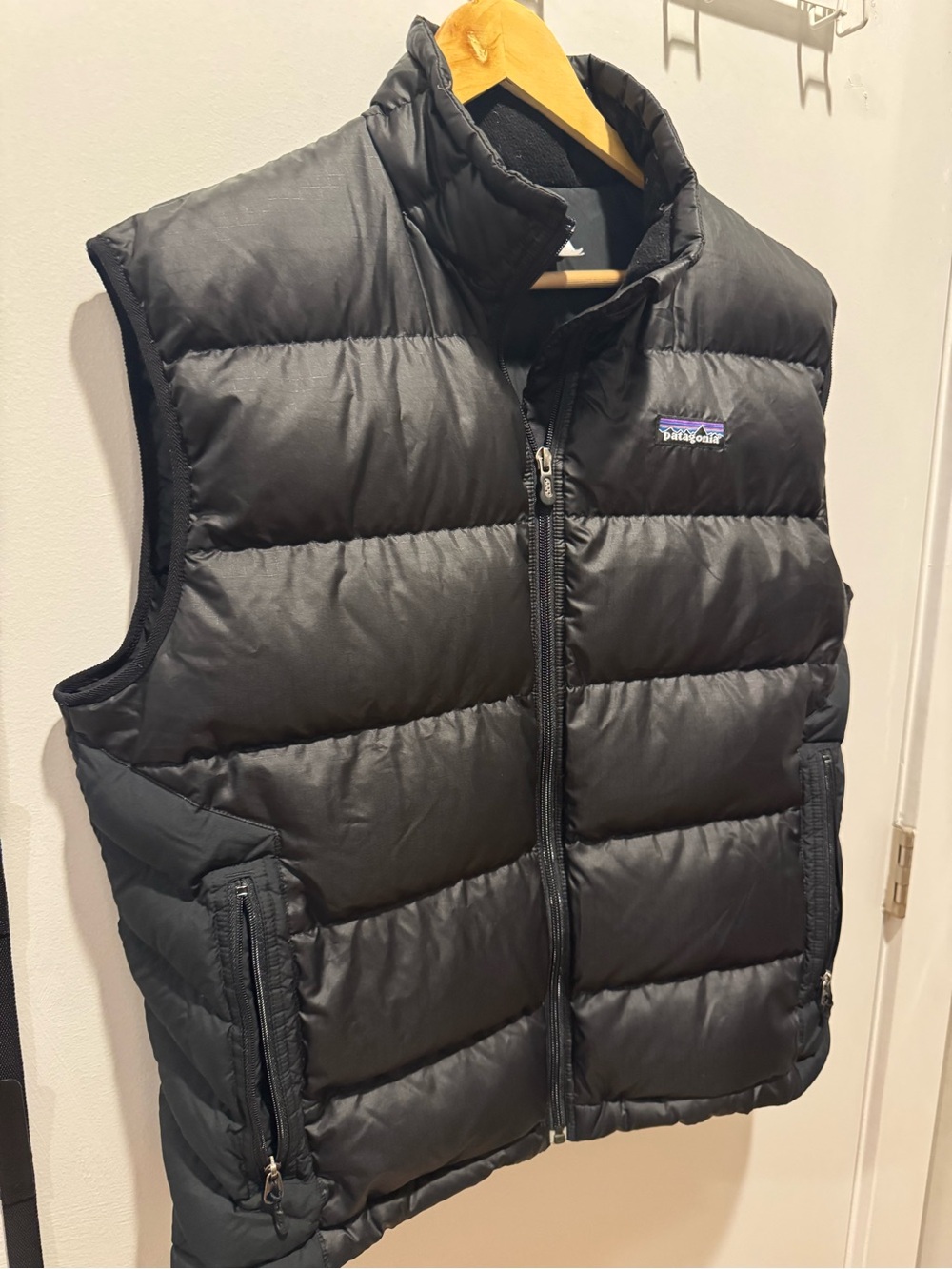 Medium Puffer Patagonia Black Vest with Logo Patch